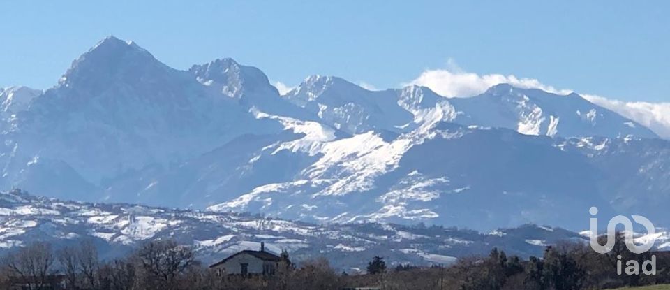 Townhouse 13 rooms of 345 m² in Notaresco (64024)