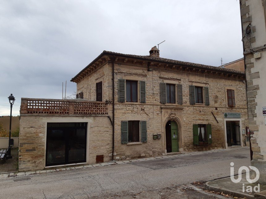 Casa 16 locali di 300 m² in Sant'Ippolito (61040)
