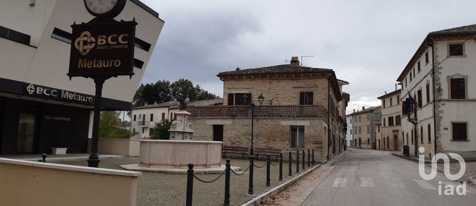 House 16 rooms of 300 m² in Sant'Ippolito (61040)