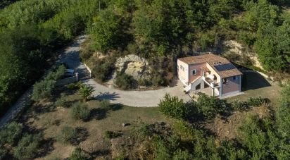 Casa 10 locali di 220 m² in Ascoli Piceno (63100)