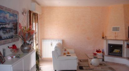 Duplex 7 locali di 86 m² a Silvi (64028)