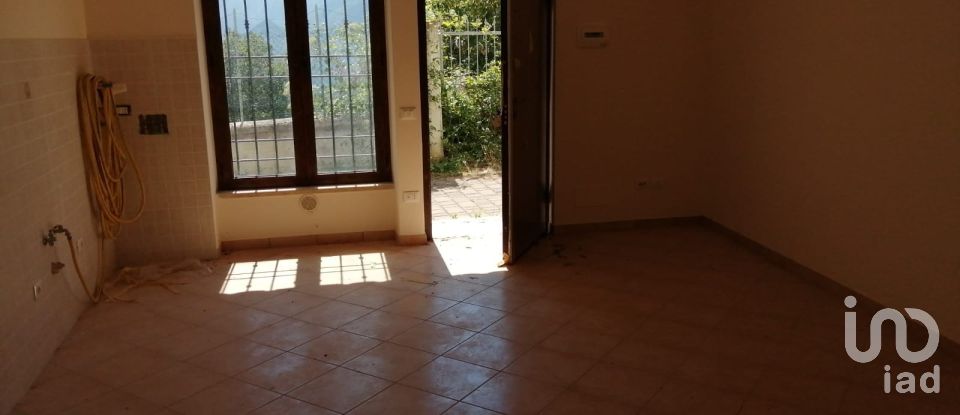 Four-room apartment of 45 m² in Isola del Gran Sasso d'Italia (64045)