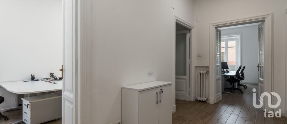 Apartment 6 rooms of 201 sq m in Roma (00198)