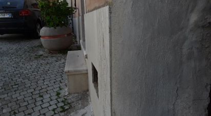 Block of flats 4 rooms of 80 m² in - (87030)