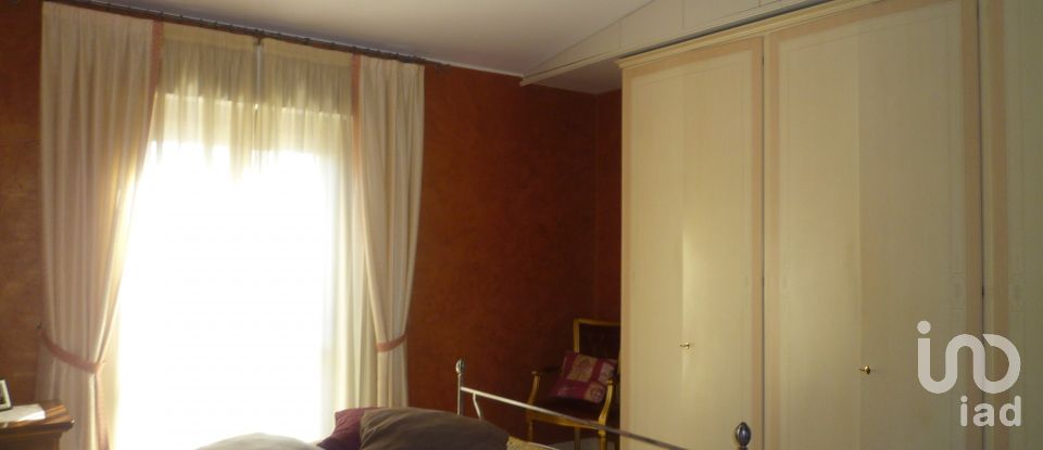 Apartment 9 rooms of 150 sq m in Silvi (64028)
