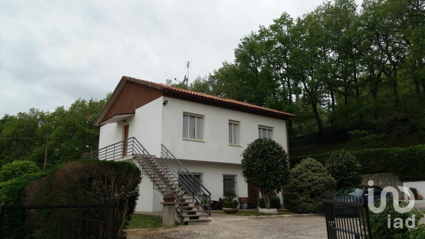House 8 rooms of 199 m² in Montecopiolo (61014)