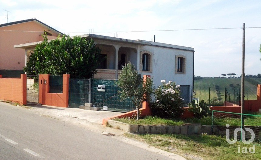 Town house 0 rooms of 160 m² in Mosciano Sant'Angelo (64023)