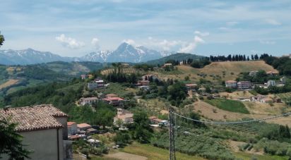 Palazzo / Stabile di 1.400 m² in Cellino Attanasio (64036)