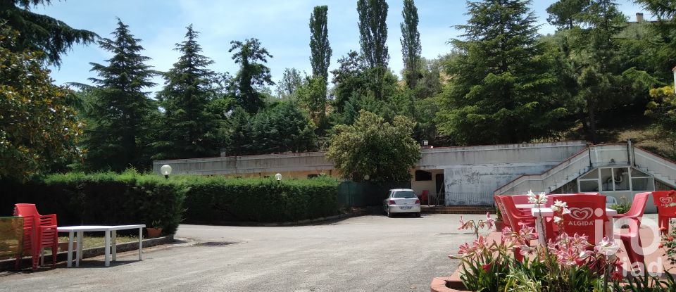 Building of 1,400 m² in Cellino Attanasio (64036)