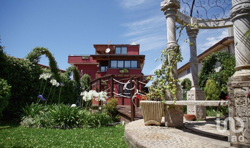 Casa indipendente 6 locali di 149 m² in Fiumicino (00054)