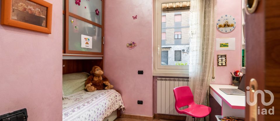 Three-room apartment of 71 sq m in Roma (00138)