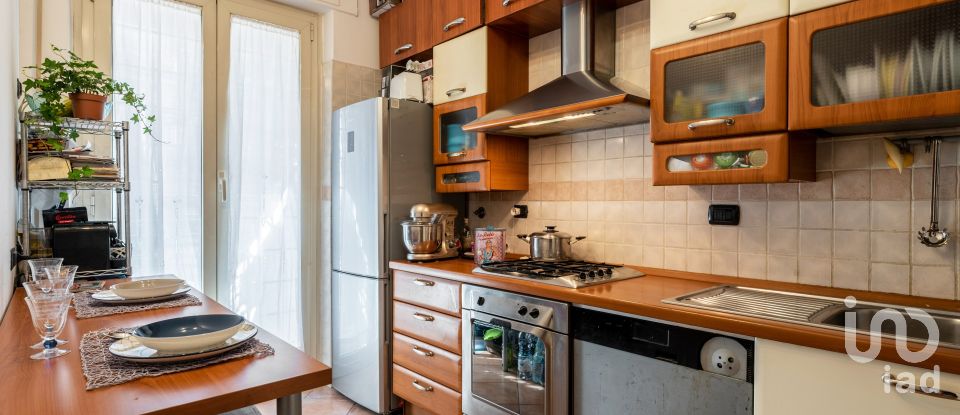 Three-room apartment of 71 sq m in Roma (00138)