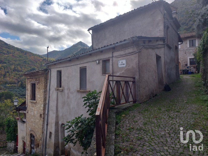 Casa di paese 5 locali di 70 m² in L'Aquila (67100)