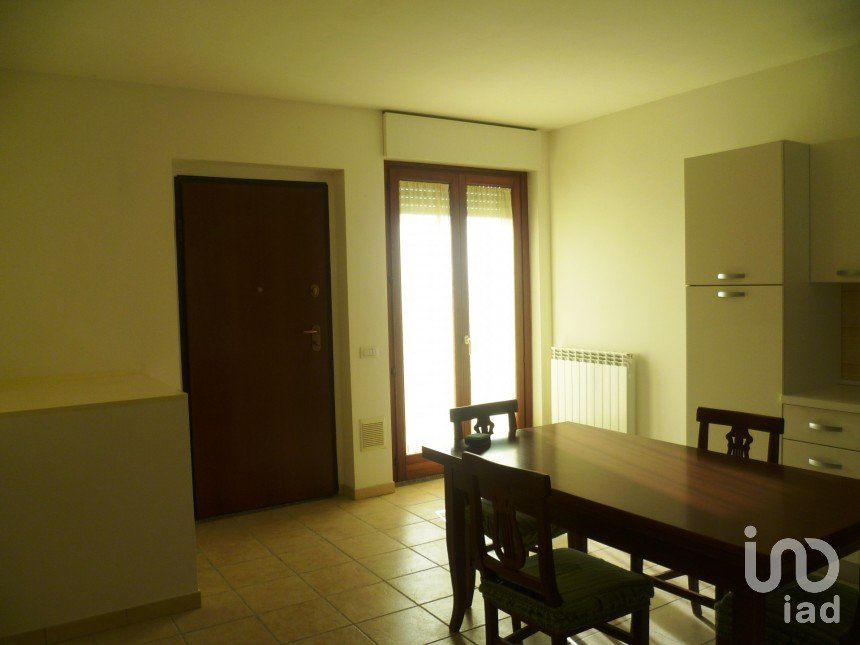 Bilocale di 80 m² a Montefano (62010)