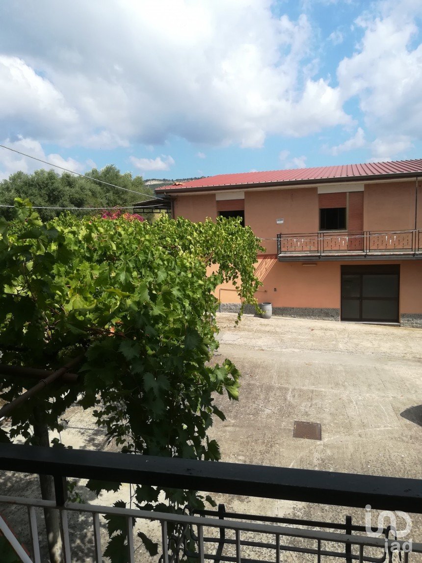 Casa 13 locali di 800 m² in San Calogero (89842)