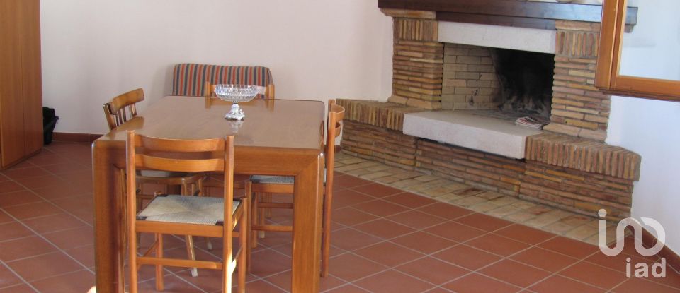 Casa 12 locali di 330 m² in Collecorvino (65010)