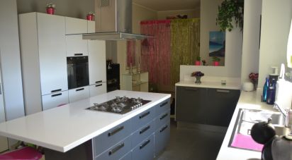 Apartment 0 rooms of 140 m² in Pesaro (61121)