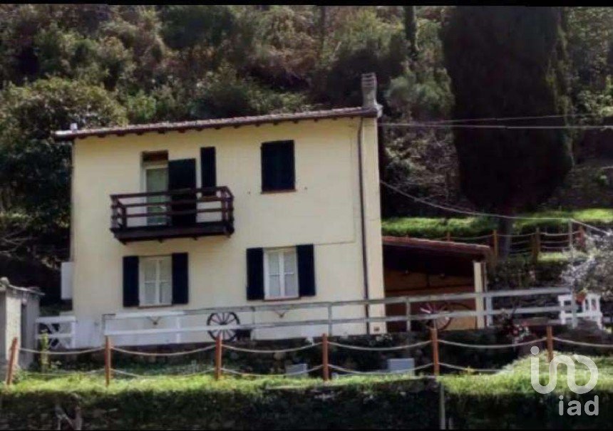 Hotel 4 rooms of 100 m² in Vernazza (19018)