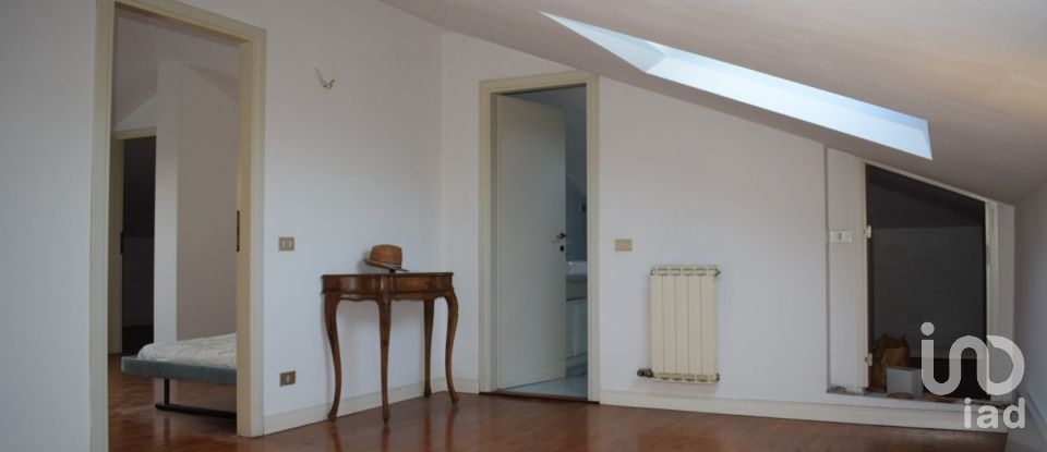Attico / Mansarda / Loft 0 locali di 300 m² a Carrara (54033)