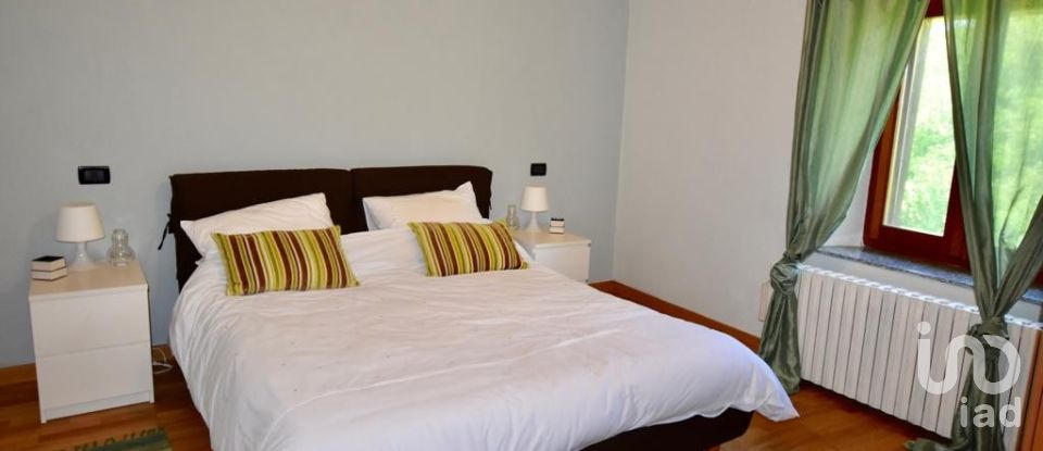Lodge 9 rooms of 240 m² in Barga (55051)