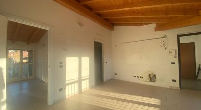 Three-room apartment of 75 sq m in Gavirate (21026)