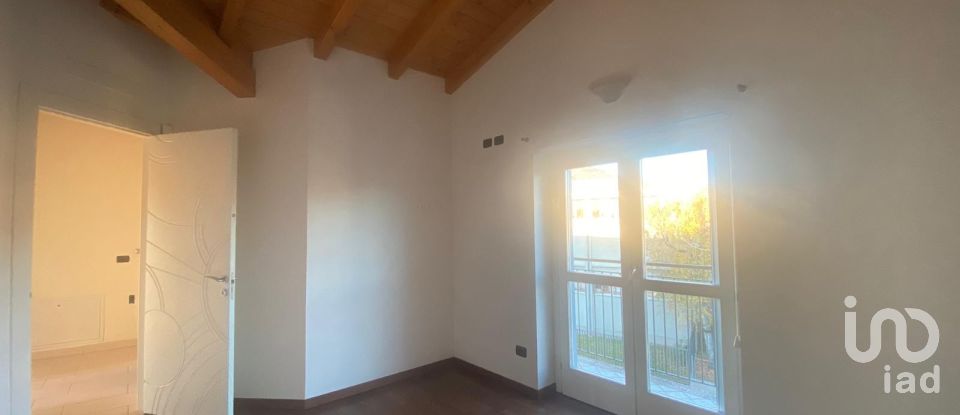 Three-room apartment of 75 sq m in Gavirate (21026)