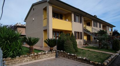 Hotel 12 rooms of 280 m² in Castelbellino (60030)