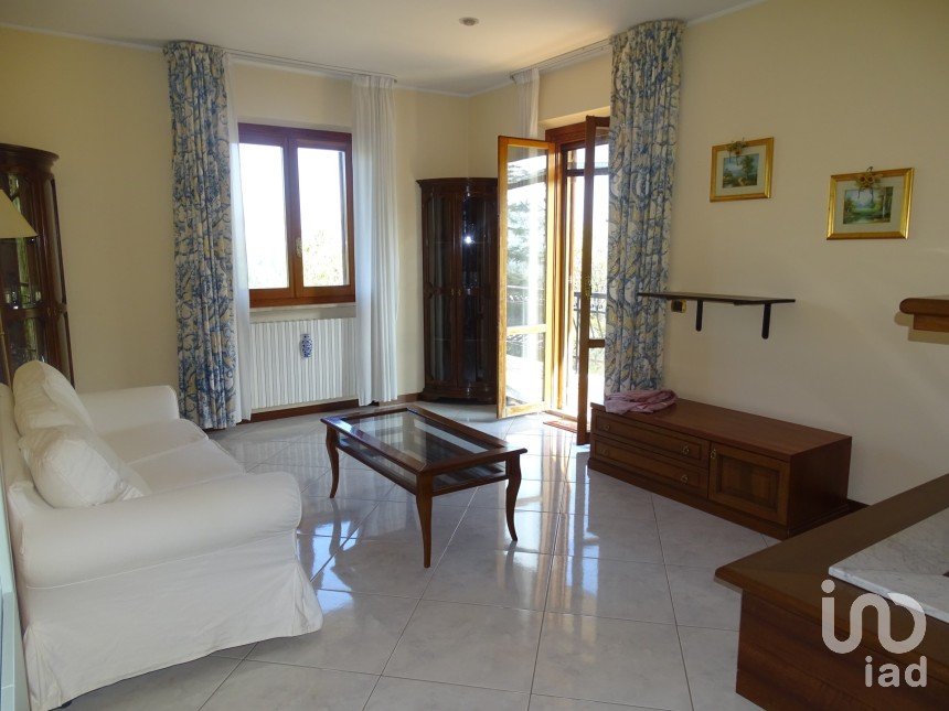 Casa indipendente / Villa 10 locali di 270 m² in Fermo (63900)