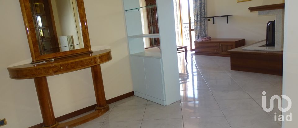 Casa indipendente / Villa 10 locali di 270 m² in Fermo (63900)