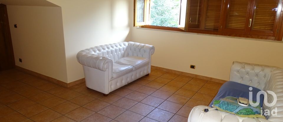 Casa indipendente / Villa 10 locali di 270 m² in Fermo (63900)