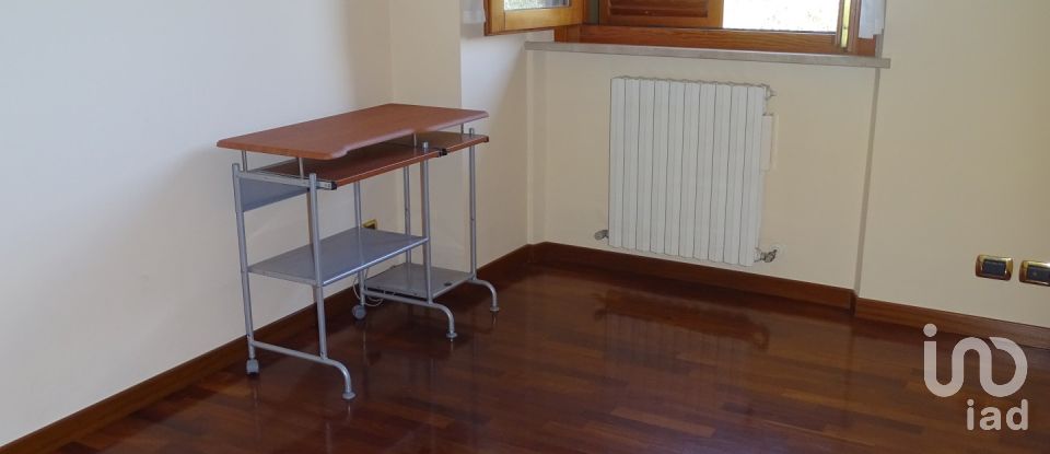 Casa indipendente / Villa 10 locali di 270 m² in Fermo (63900)