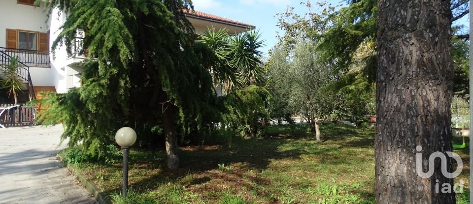 Casa indipendente / Villa 10 locali di 270 m² in Fermo (63900)