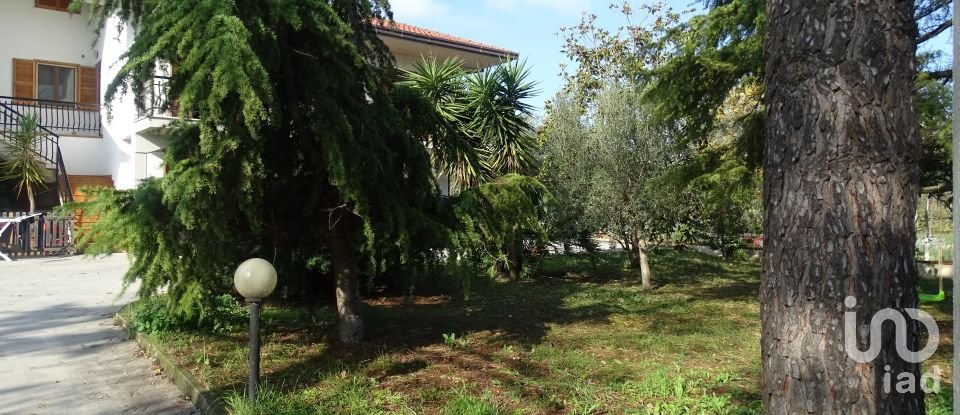 House 10 rooms of 270 m² in Fermo (63900)
