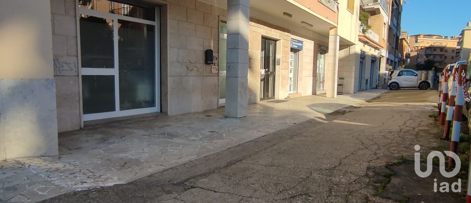 Shop / premises commercial of 50 m² in Roma (00166)