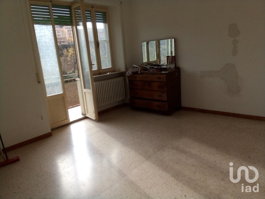 Apartment 5 rooms of 100 m² in Fermo (63900)