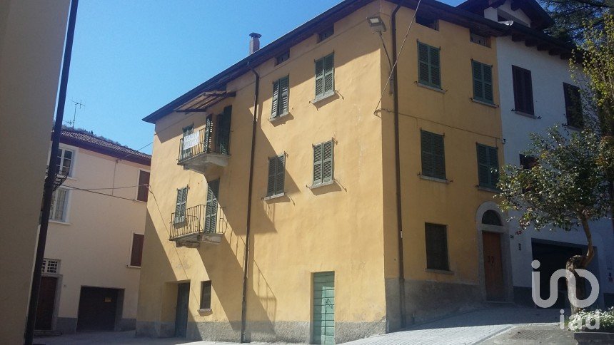 Casa 8 locali di 308 m² in Claino con Osteno (22010)