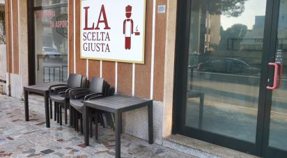 Negozio / locale commerciale di 60 m² in Pineto (64025)