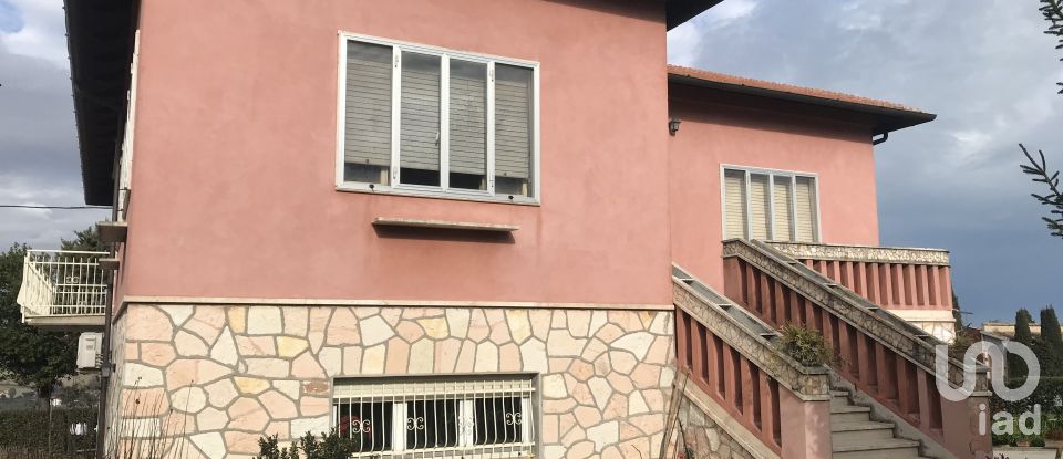 Casa indipendente / Villa 0 locali di 400 m² in Fermo (63900)