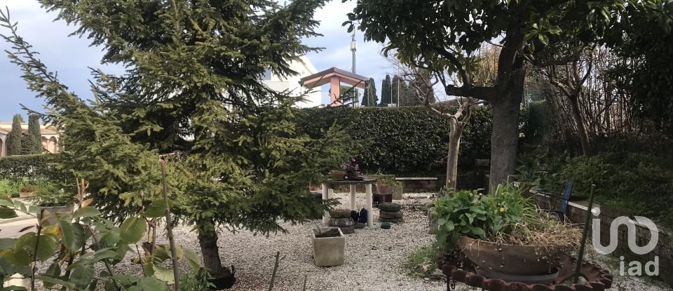 House 0 rooms of 400 m² in Fermo (63900)