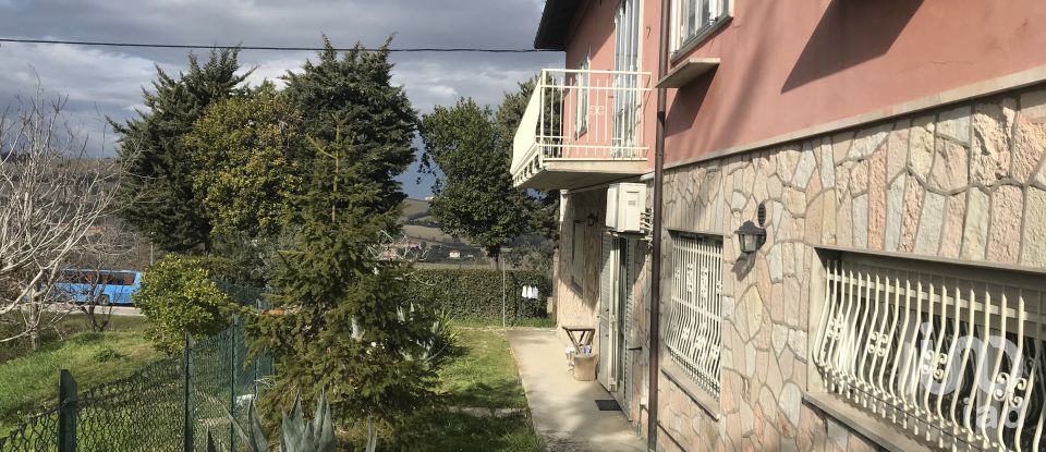Casa indipendente / Villa 0 locali di 400 m² in Fermo (63900)