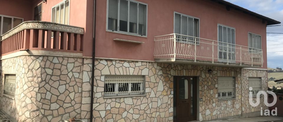 Casa indipendente / Villa 0 locali di 400 m² in Fermo (63900)