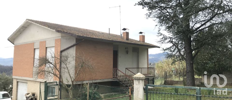 Casa 6 locali di 150 m² in Falerone (63837)