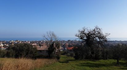 Terreno di 1.947 m² in Tortoreto (64018)
