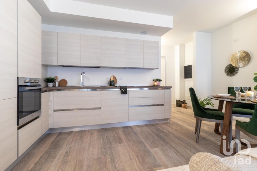Three-room apartment of 186 m² in Milano (20151)