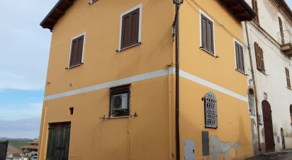 House 4 rooms of 104 m² in Atri (64032)