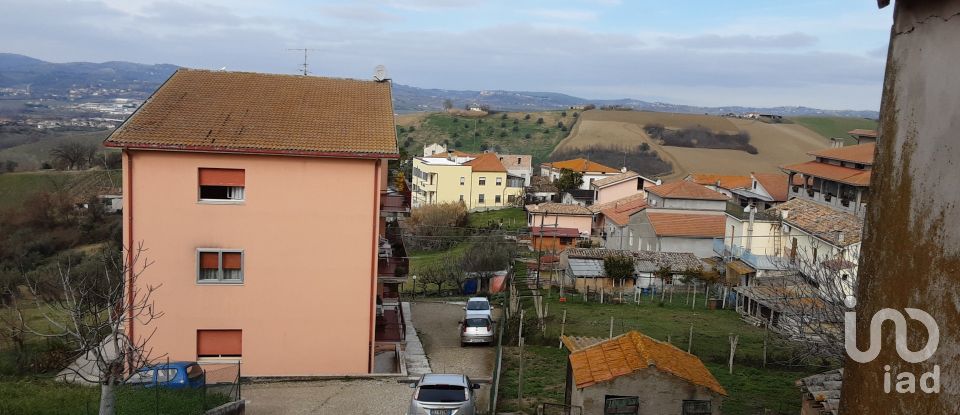 House 4 rooms of 104 m² in Atri (64032)