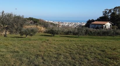 Terreno di 6.440 m² in Tortoreto (64018)