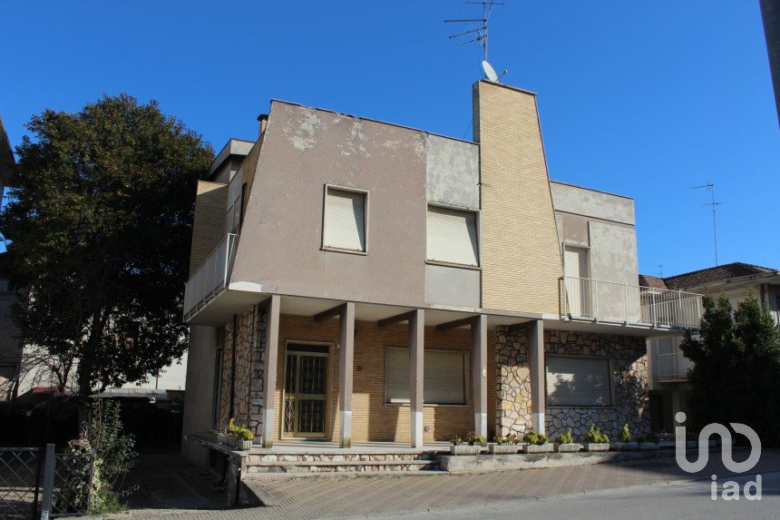 Casa indipendente / Villa 9 locali di 200 m² in Sant'Elpidio a Mare (63811)