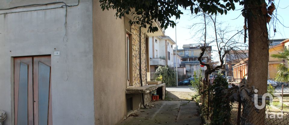 Casa indipendente / Villa 9 locali di 200 m² in Sant'Elpidio a Mare (63811)