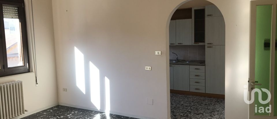 Casa indipendente / Villa 9 locali di 200 m² in Sant'Elpidio a Mare (63811)